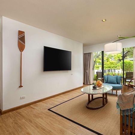 Outrigger Khao Lak Beach Resort - Sha Extra Plus Luaran gambar Living room of a two-bedroom villa