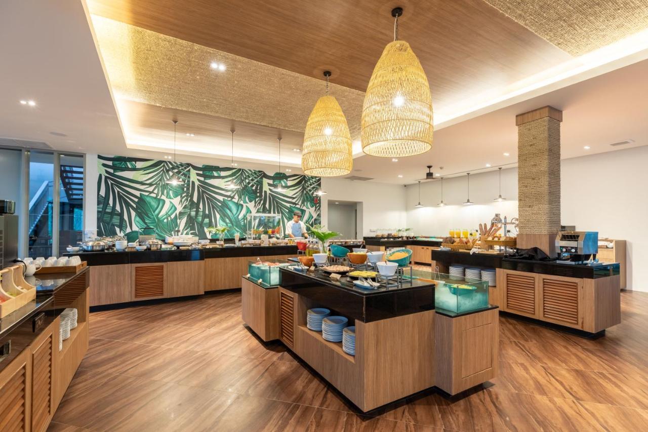 Outrigger Khao Lak Beach Resort - Sha Extra Plus Luaran gambar The buffet at the hotel