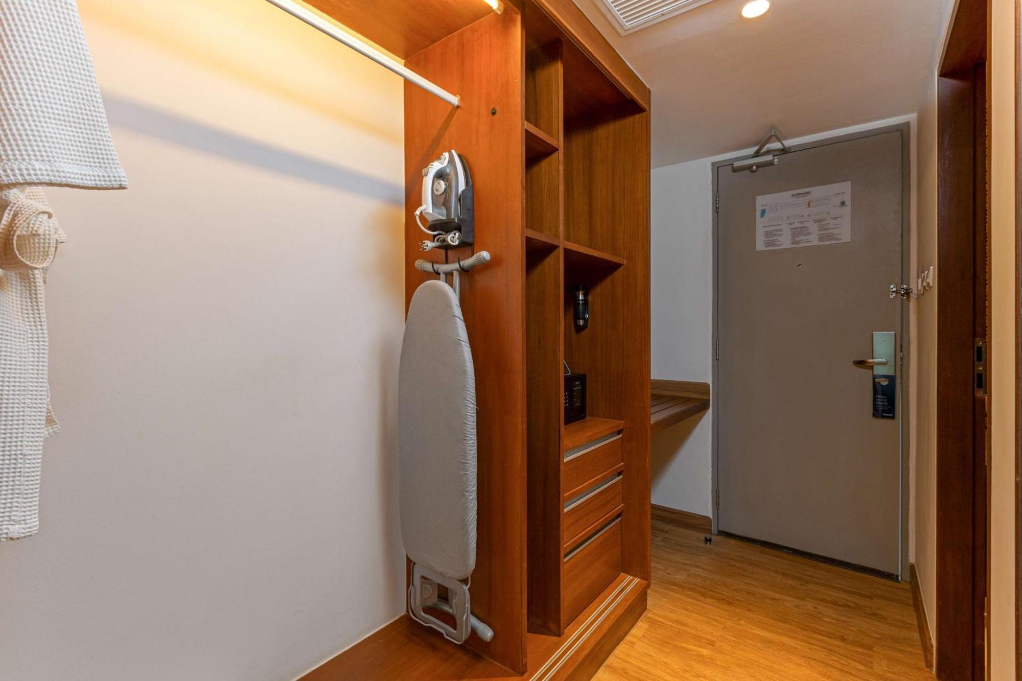 Outrigger Khao Lak Beach Resort - Sha Extra Plus Luaran gambar A steam iron and ironing board in a hotel room