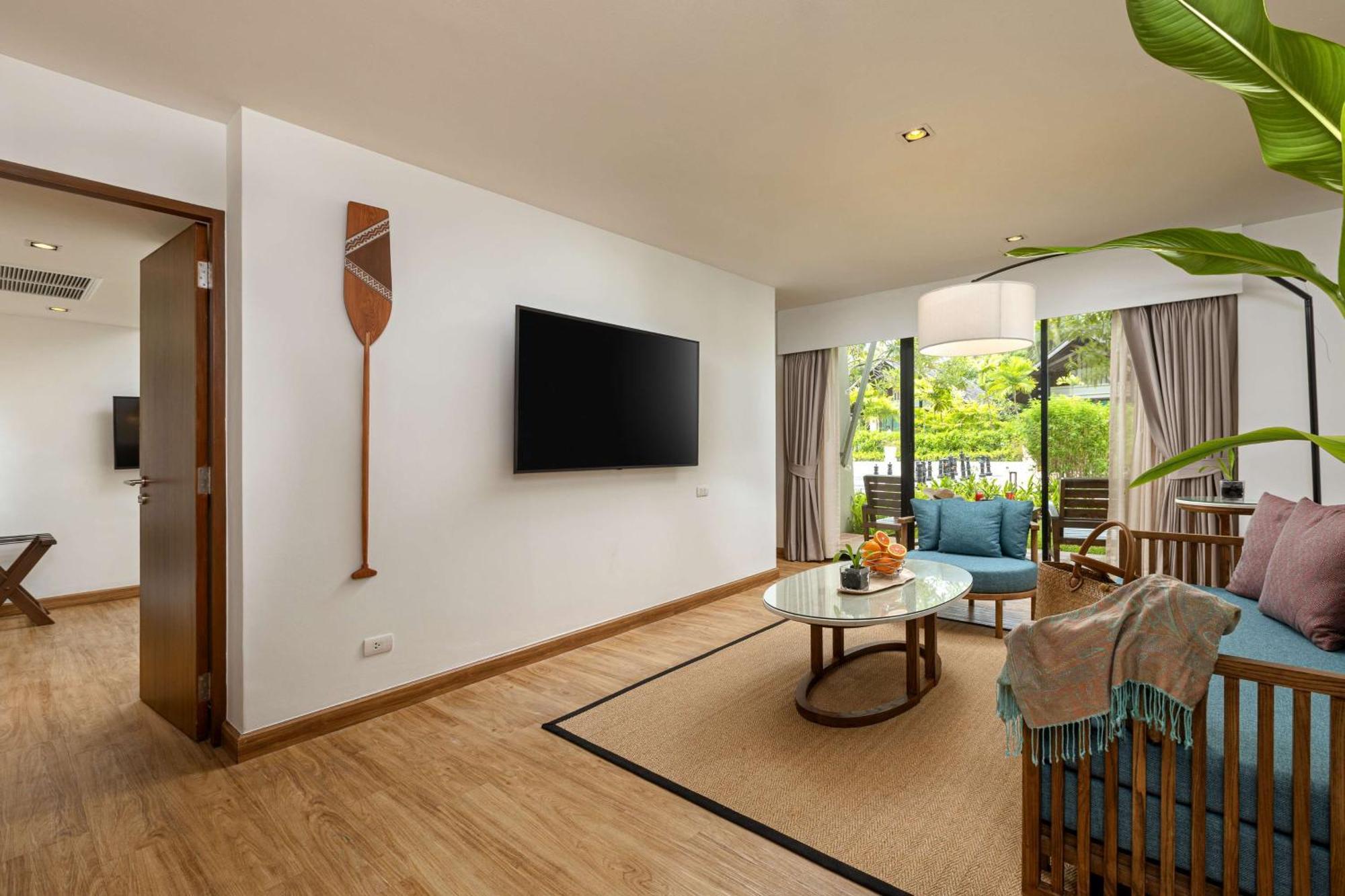 Outrigger Khao Lak Beach Resort - Sha Extra Plus Luaran gambar Living room of a two-bedroom villa